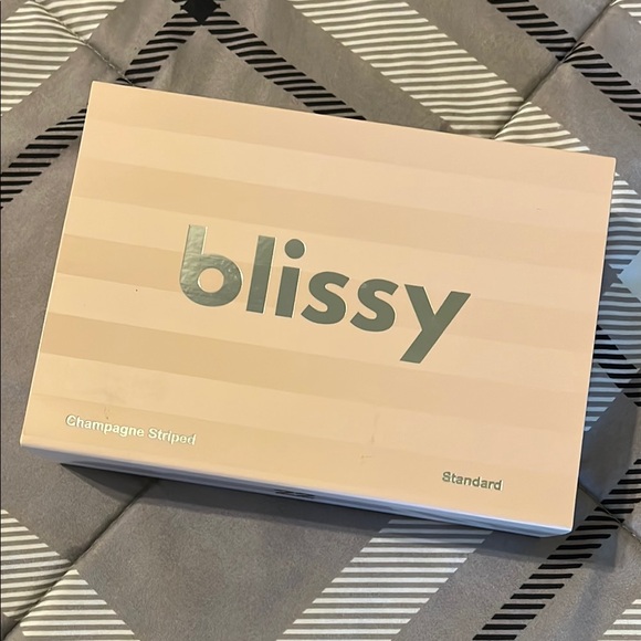 Blissy Silk Pillowcase - Picture 9 of 9